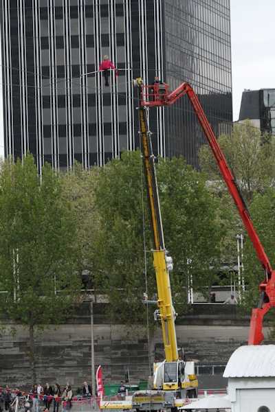 traverséee seine funambule
