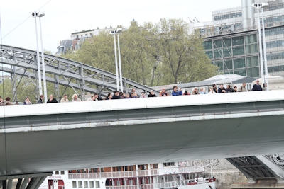 traverséee seine funambule