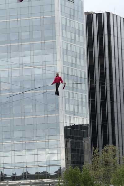 traverséee seine funambule